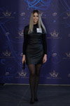 Casting "Miss Białorusi 2018" (ubrania i obraz: rajstopy czarne, skórzana sukienka mini czarna, półbuty czarne)