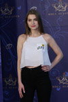 Casting "Miss Białorusi 2018" (ubrania i obraz: top biały, jeansy czarne)