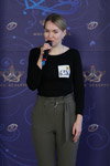Casting "Miss Białorusi 2018" (ubrania i obraz: pulower czarny, spodnie w kolorze khaki)