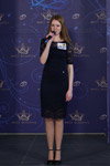 Casting "Miss Białorusi 2018" (ubrania i obraz: sukienka z gipiury niebieska, półbuty czarne)