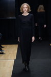 Desfile de By Signe — Copenhagen Fashion Week aw18/19 (looks: vestido negro)