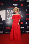 Natali Nevedrova. Fashion People Awards 2018 (looks: vestido de noche rojo)