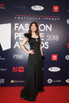 Кто получил премии "Fashion People Awards 2018" (наряды и образы: чёрное вечернее платье)