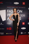 Yulia Baranovskaya. Fashion People Awards 2018 (looks: black pumps, blacknecklineevening dress with slit)