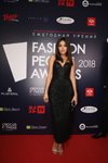 Кто получил премии "Fashion People Awards 2018" (наряды и образы: чёрное вечернее платье с декольте)