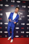 Aleksandr Panayotov. Fashion People Awards 2018 (looks: blue pantsuit, white shirt, white dress boot)