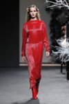 Pokaz Isabel Nu — MBFW Madrid FW18/19 (ubrania i obraz: sukienka czerwona)