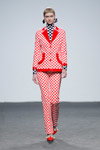 Maria Escoté show — MBFW Madrid FW18/19 (looks: checkered black and white blouse, red pumps, checkered red and white pantsuit)