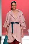 Nora Vara. Ulises Mérida show — MBFW Madrid FW18/19 (looks: pink coat, aquamarine belt)