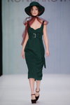 Pokaz Anastasia Kondakova — MBFWRussia FW18/19 (ubrania i obraz: kapelusz zielony, sukienka zielona)