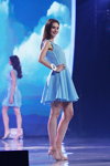 Kaciaryna Pańko. Finał "Miss Białorusi 2018": pierwsza prezentacja (ubrania i obraz: sukienka błękitna)