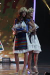 Daria Sałodkaja i Julija Kuźmienko. Finał "Miss Białorusi 2018": prezentacja w lnianych kostiumach