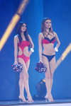 Sabina Gurbanova und Tatyana Pogosteva. Vorführung der Bademoden — Miss Belarus 2018