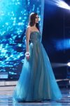 Lidzia Lis. Pokaz w sukniach wieczorowych — Miss Białorusi 2018 (ubrania i obraz: suknia wieczorowa błękitna)