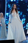 Maryja Wałuj. Pokaz w sukniach wieczorowych — Miss Białorusi 2018 (ubrania i obraz: suknia wieczorowa biała)