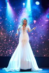Kamaliya. Miss Blonde Ukraine 2018 (looks: vestido de noche blanco)