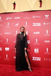 Otwarcie 9. Międzynarodowego Festiwalu Filmowego w Odessie (ubrania i obraz: suknia wieczorowa z rozcięciem czarna, sandały czarne)