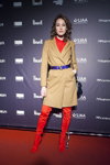Гості — Riga Fashion Week AW18/19 (наряди й образи: червоні ботфорти, тілесне пальто)