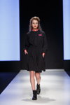 Pokaz One Wolf — Riga Fashion Week AW18/19 (ubrania i obraz: sukienka czarna, botki czarne)