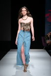 Pokaz BLCV by Bulichev — Riga Fashion Week SS19 (ubrania i obraz: dżinsowa spódnica maksi błękitna)