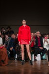 Pokaz Nonameatelier — Riga Fashion Week SS19 (ubrania i obraz: bluzka czerwona, spódnica mini czerwona)