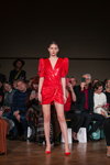 Показ Nonameatelier — Riga Fashion Week SS19 (наряди й образи: червона коктейльна сукня з декольте, червоні шпильки)