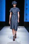 Desfile de Talented — Riga Fashion Week SS19 (looks: vestido azul)