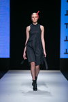 Показ Talented — Riga Fashion Week SS19 (наряди й образи: чорна сукня-сорочка, чорні колготки в сітку, чорні черевики)
