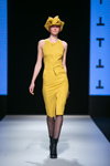 Desfile de Talented — Riga Fashion Week SS19 (looks: sombrero amarillo, vestido amarillo, pantis de red negros, botines negros)