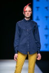Показ Talented — Riga Fashion Week SS19 (наряди й образи: сіня блуза, жовті брюки)