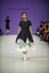 Modenschau von Larisa Lobanova — Ukrainian Fashion Week FW18/19 (Looks: schwarz-weißes Kleid)