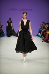 Modenschau von Larisa Lobanova — Ukrainian Fashion Week FW18/19 (Looks: schwarzes Kleid)