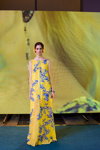 Показ одягу Couture de Fleur і прикрас Helena SAI (наряди й образи: жовта квіткова сукня)