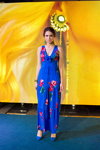 Показ одежды Couture de Fleur и украшений Helena SAI (наряды и образы: синее цветочное платье, синие туфли)