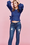 Лукбук Bonprix AW18 (наряди й образи: сіня блуза, сіні рвані джинси)