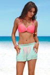 Kampania Bonprix SS18 (ubrania i obraz: strój kąpielowy w kolorze fuksji, szorty turkusowe)