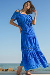 Kampania Caroline Biss SS18 (ubrania i obraz: sukienka niebieska perforowana)