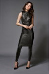 Lookbook Debenhams AW17 (ubrania i obraz: sukienka bez rękawów czarna obcisła, legginsy czarne, szpilki czarne)
