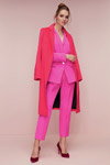 Лукбук Dorothy Perkins AW17 (наряды и образы: красное пальто, брючный костюм цвета фуксии)