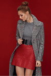 Lookbook Dorothy Perkins AW17 (ubrania i obraz: palto w kratę szare, spódnica mini czerwona, rzemień czarny, top szary, kok)