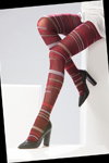 Лукбук Filifolli FW18/19 (наряды и образы: бордовые полосатые колготки, чёрные туфли)