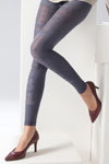 Lookbook Filifolli FW18/19 (ubrania i obraz: legginsy z podartymi nogawkami szare, czółenka bordowe)