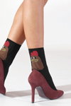 Лукбук Filifolli FW18/19 (наряды и образы: чёрные носки с принтом, замшевые бордовые туфли)