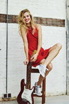 Кампания Floris van Bommel SS18 (наряды и образы: трикотажное красное платье)