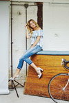Kampania Floris van Bommel SS18 (ubrania i obraz: jeansy błękitne)