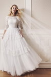 Lookbook von Lilly 2019 (Looks: weißes Hochzeitskleid, weißer Brautschleier)