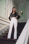 Кампания Lipsy AW18/19 (наряды и образы: чёрная блуза, белые брюки)