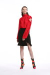 Лукбук Miss Sixty SS18 (наряды и образы: красная блуза, чёрная юбка, чёрные цветочные полусапоги)