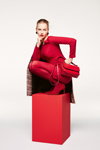 Лукбук Orsay 11-12/2018 (наряди й образи: червоні колготки, червона сумка, червона сукня міні)