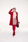 Lookbook von Orsay 11-12/2018 (Looks: roter Mantel, rote Strumpfhose, rote Stiefeletten)